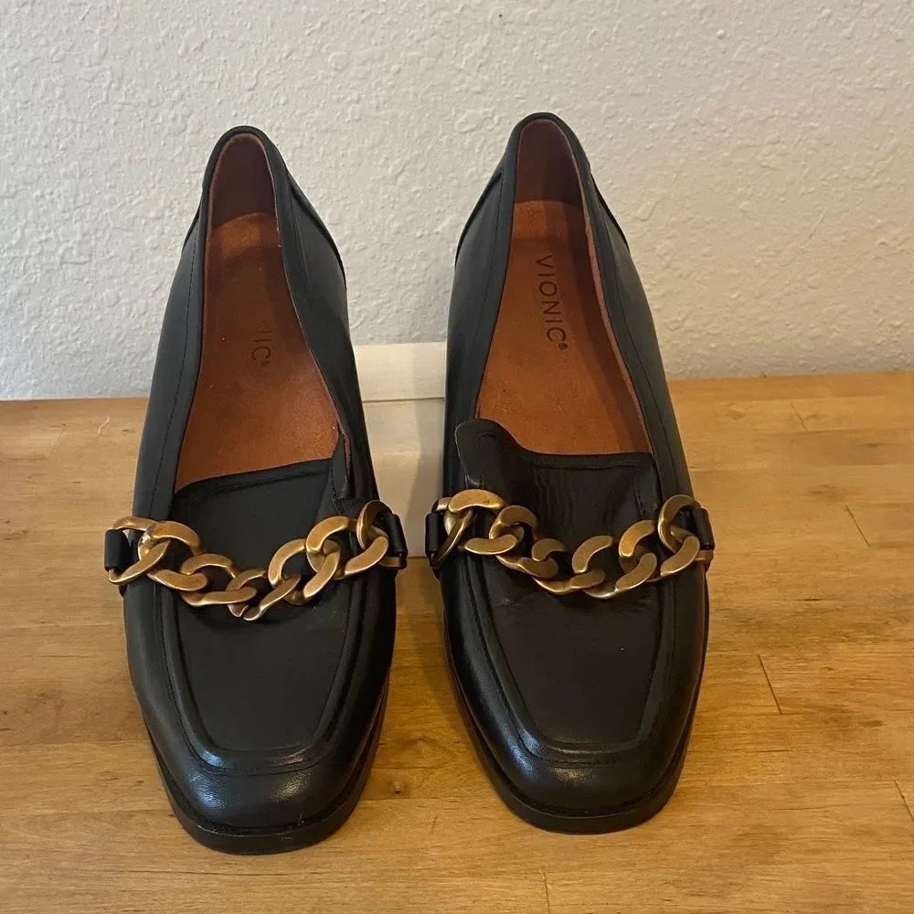 Vionic Black Leather Mizelle Gold Chain Slip On Loafer Flat Shoes Size 9